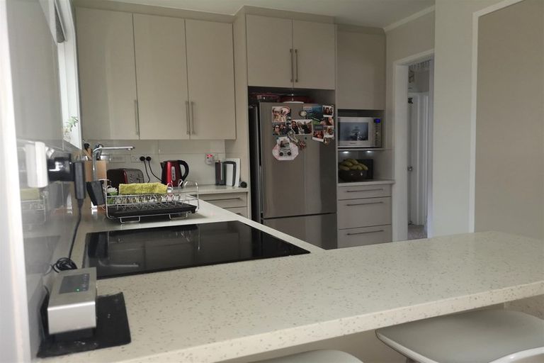 Photo of property in 3/172 Beach Haven Road, Beach Haven, Auckland, 0626