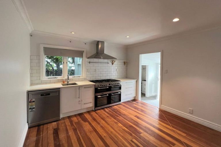 Photo of property in 730 Te Atatu Road, Te Atatu Peninsula, Auckland, 0610