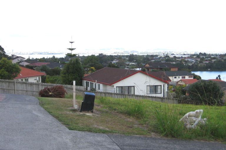 Photo of property in 20 Worthington Place, West Harbour, Auckland, 0618
