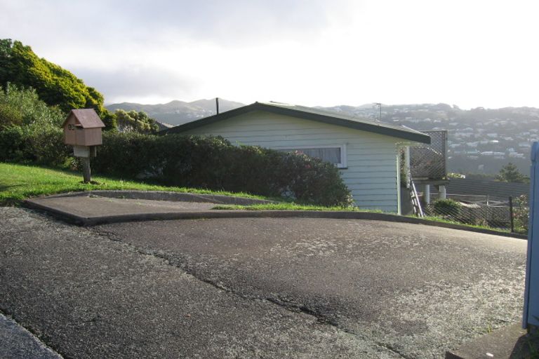 Photo of property in 15 Carluke Street, Paparangi, Wellington, 6037
