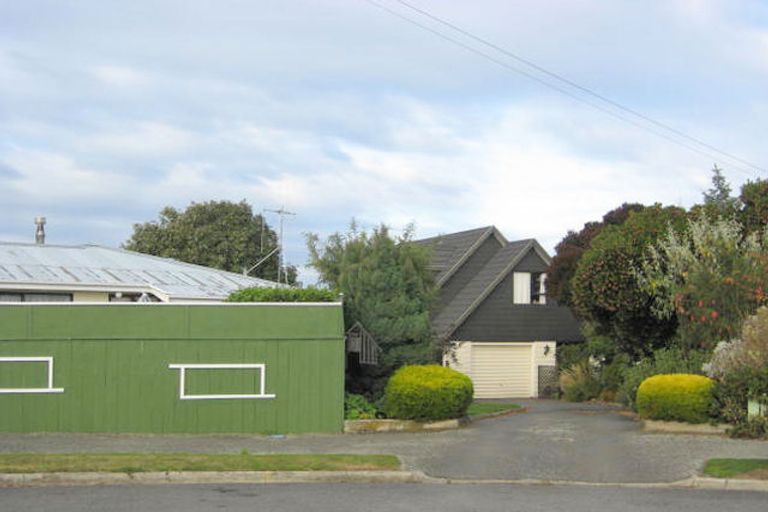 Photo of property in 14 Burn Street, Holmes Hill, Oamaru, 9401