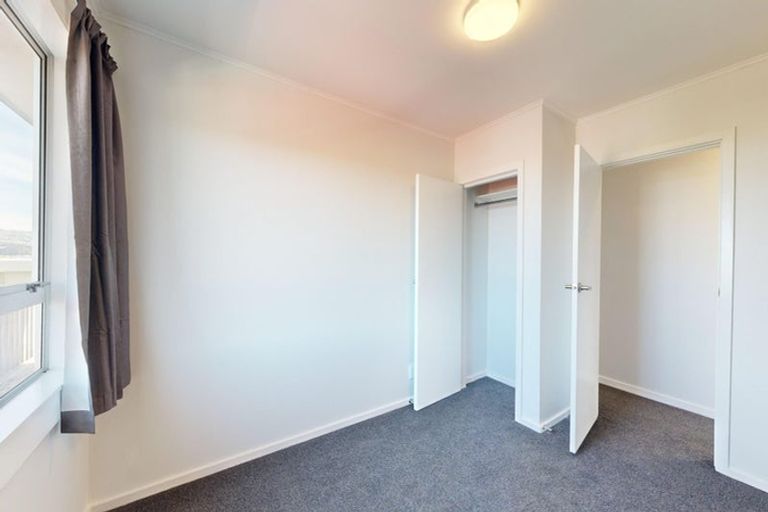 Photo of property in 21 Akaroa Drive, Maupuia, Wellington, 6022