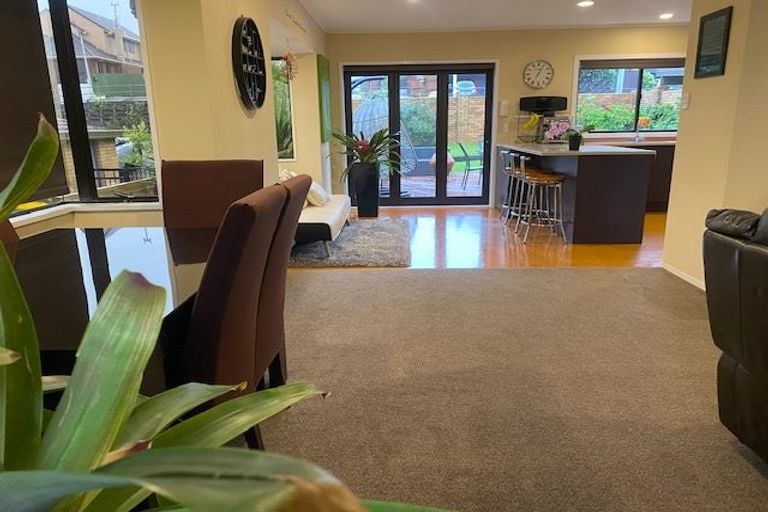 Photo of property in 37 Pigeon Mountain Road, Half Moon Bay, Auckland, 2012