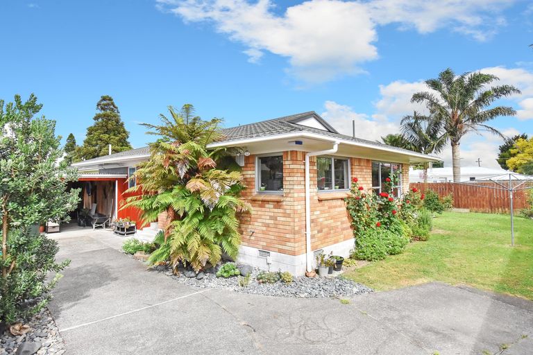 Photo of property in 2/9 Elizabeth Street, Papakura, 2110