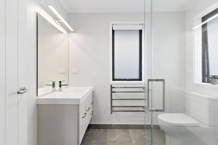 Photo of property in 6 Davey Crescent, Orewa, 0931