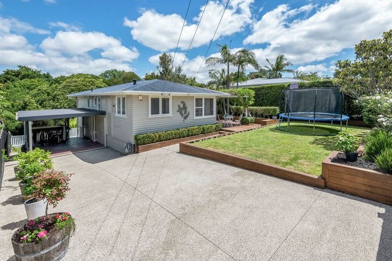 Photo of property in 25 Trelawn Place, Cockle Bay, Auckland, 2014