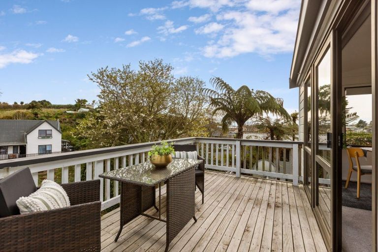Photo of property in 71 Heta Road, Highlands Park, New Plymouth, 4312