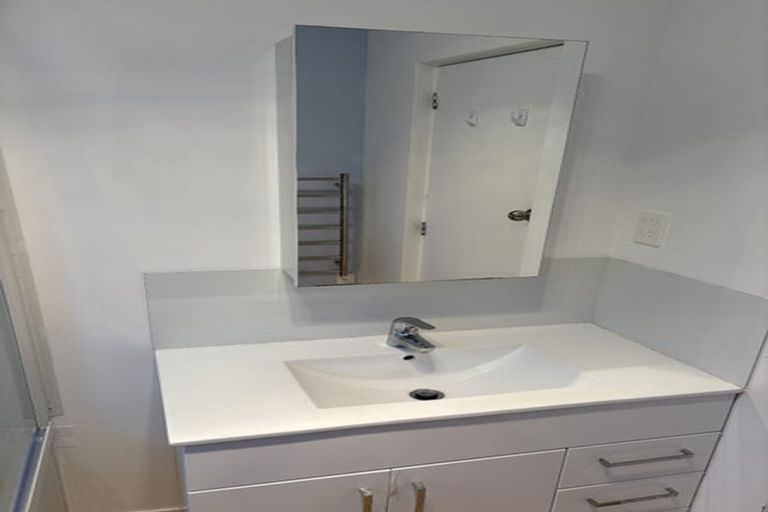 Photo of property in 8 Awaruku Road, Torbay, Auckland, 0630