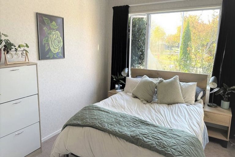 Photo of property in 70 Apsley Drive, Avonhead, Christchurch, 8042