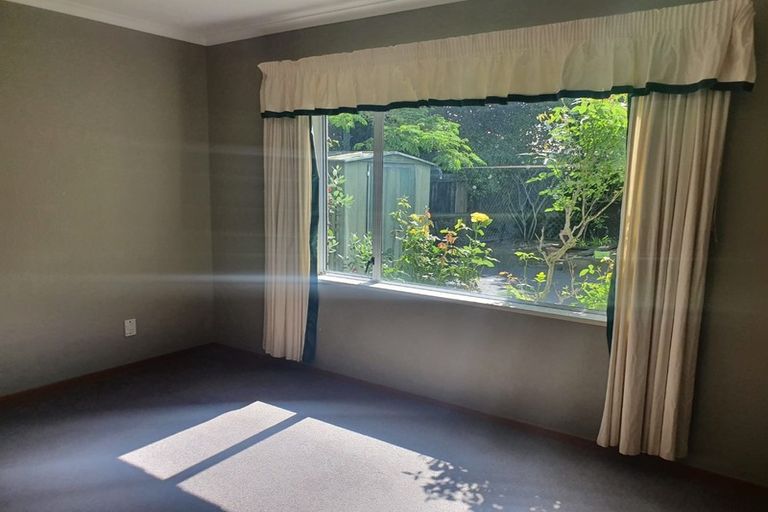 Photo of property in 4 Inglewood Place, Avonhead, Christchurch, 8042