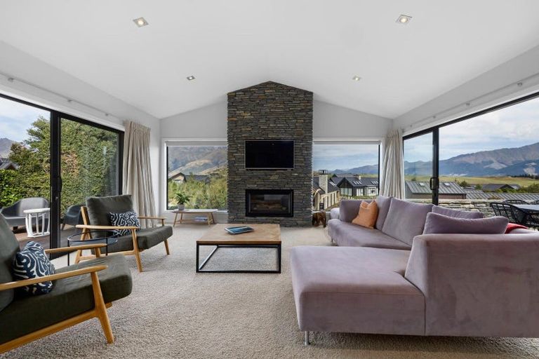 Photo of property in 4 Kinross Lane, Jacks Point, Queenstown, 9371