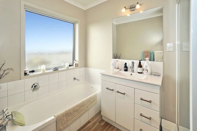 Photo of property in 8c Wiltshire Place, Te Puke, 3119