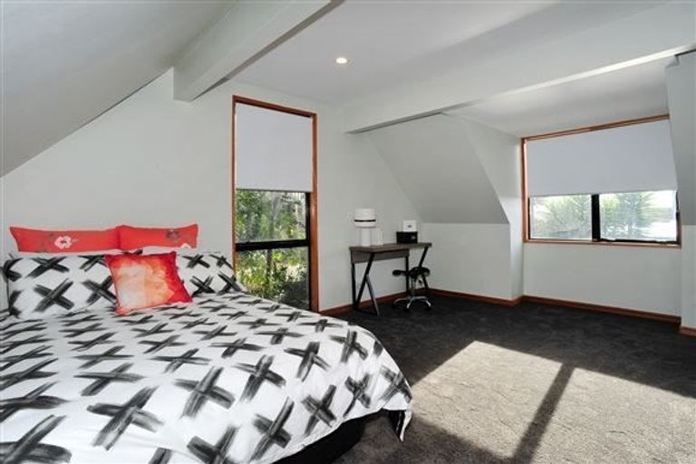 Photo of property in 9 Janice Place, Mount Pleasant, Christchurch, 8081