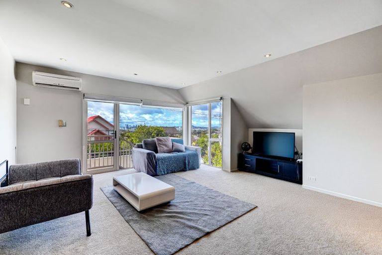 Photo of property in 5 Balmain Road, Birkenhead, Auckland, 0626