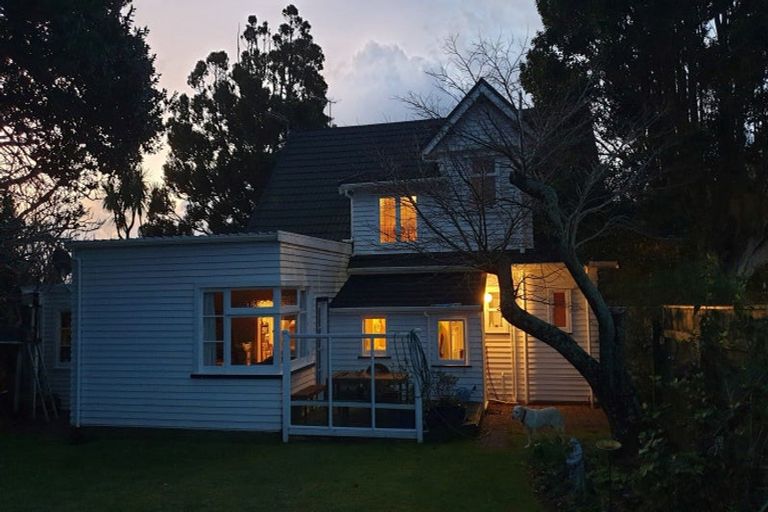 Photo of property in 83 Vivian Street, New Plymouth, 4310