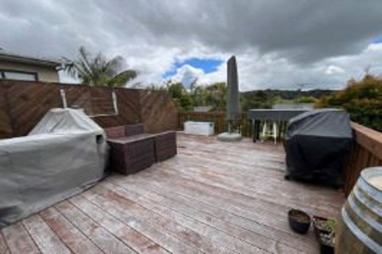 Photo of property in 42a Hammond Avenue, Hatfields Beach, Orewa, 0931
