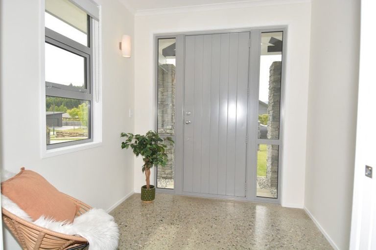 Photo of property in 4 Avalanche Place, Wanaka, 9305