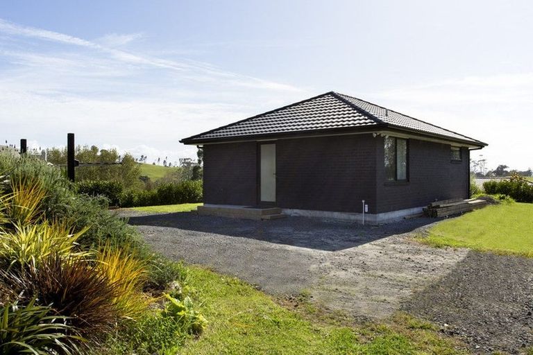 Photo of property in 2228 South Head Road, South Head, Helensville, 0874