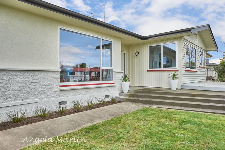 Photo of property in 19 Newcastle Street, Hokowhitu, Palmerston North, 4410