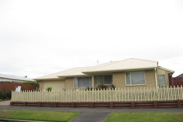 Photo of property in 1 Briarmont Street, Avondale, Christchurch, 8061