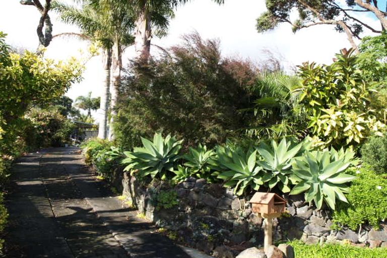 Photo of property in 27 Island View Terrace, Cockle Bay, Auckland, 2014