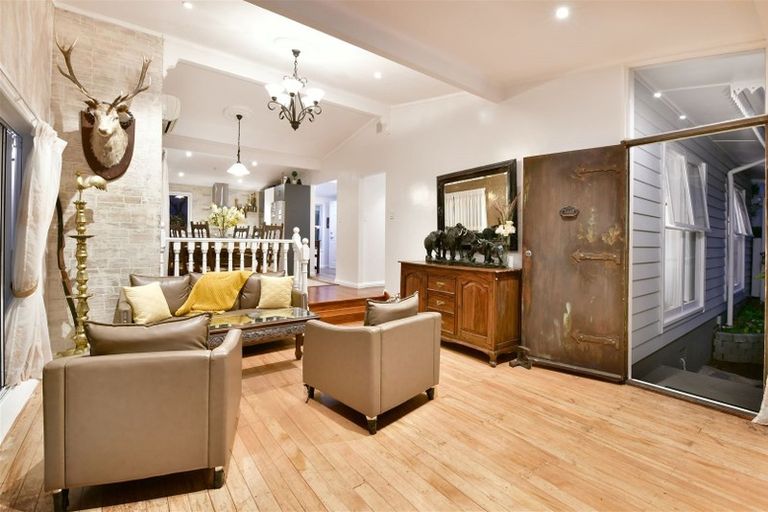 Photo of property in 76 Chivalry Road, Glenfield, Auckland, 0629