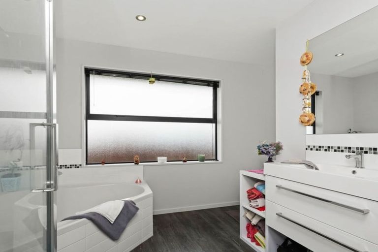 Photo of property in 99 Shillingford Boulevard, Rolleston, 7615