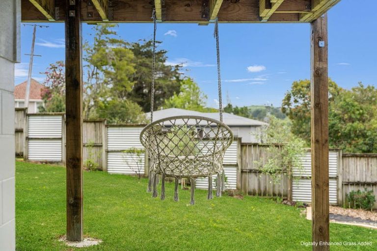 Photo of property in 14 View Street, Maungaturoto, 0520