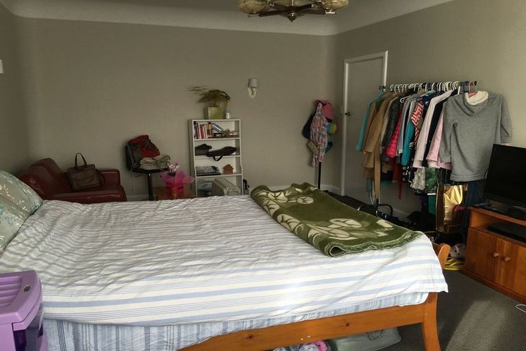 Photo of property in 104 Northland Road, Northland, Wellington, 6012