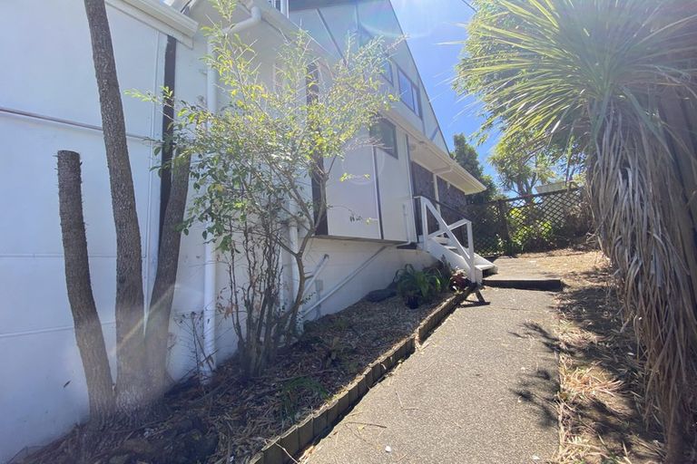 Photo of property in 2/2b Sunnynook Road, Sunnynook, Auckland, 0620