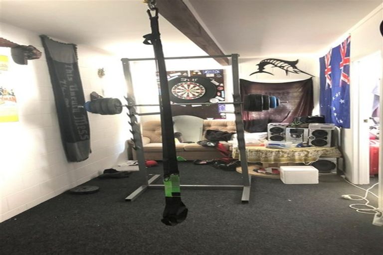 Photo of property in 32 Millbrook Road, Henderson, Auckland, 0612