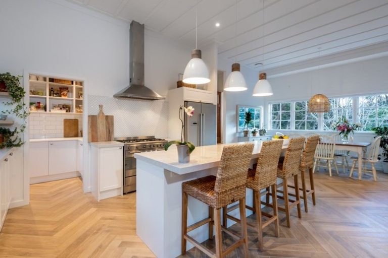 Photo of property in 33 Outlook Road, Greenhithe, Auckland, 0632