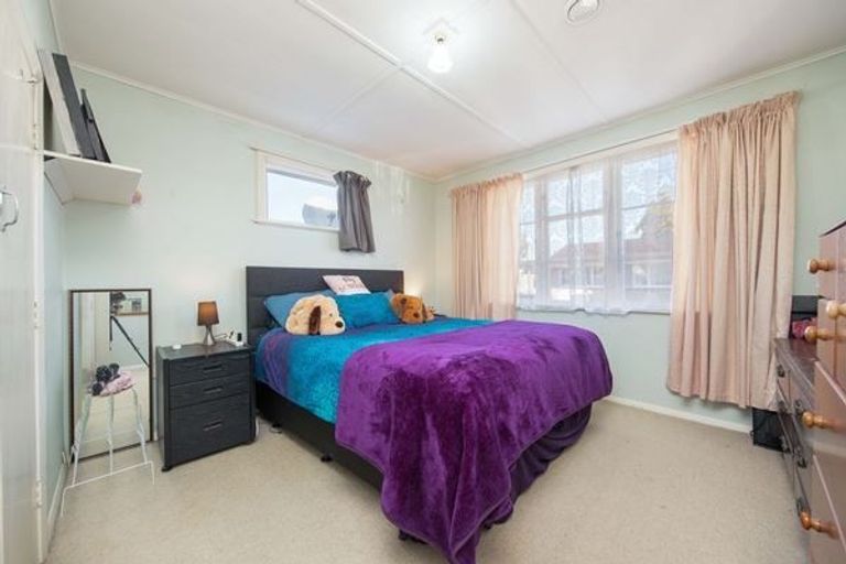 Photo of property in 8 Cole Grove, Wallaceville, Upper Hutt, 5018