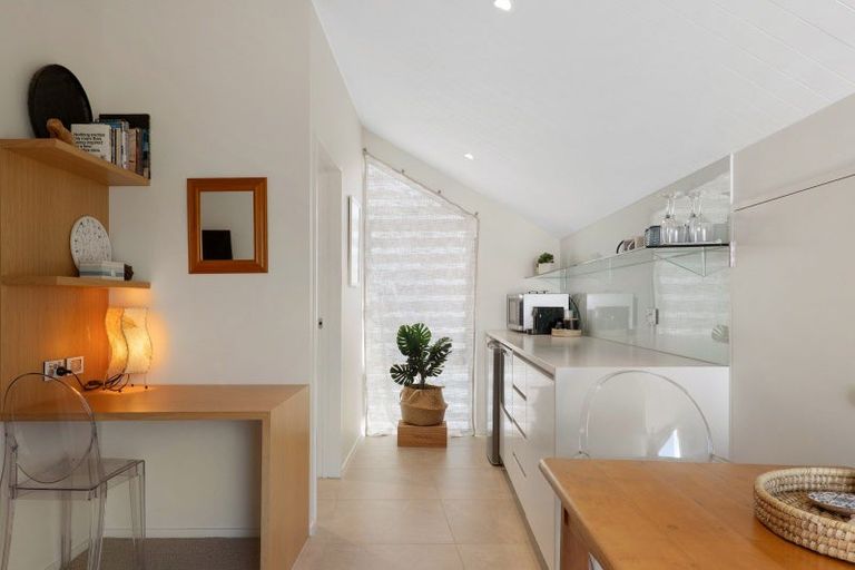 Photo of property in 117 Main Road, Redcliffs, Christchurch, 8081
