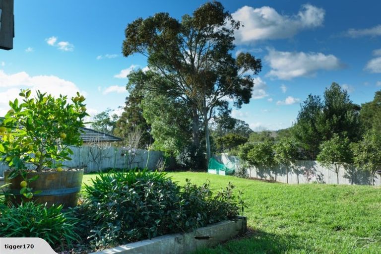 Photo of property in 4 Gavinike Place, Waimauku, 0812