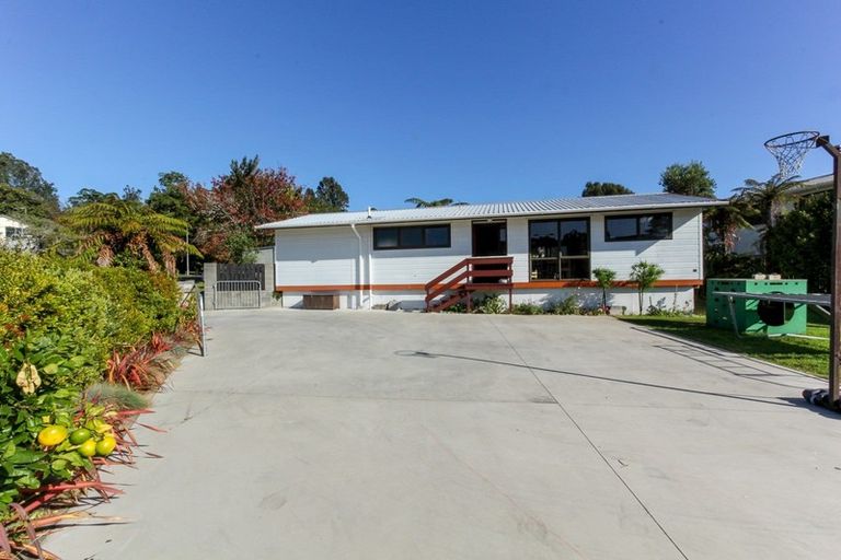 Photo of property in 77 Riversdale Drive, Merrilands, New Plymouth, 4312