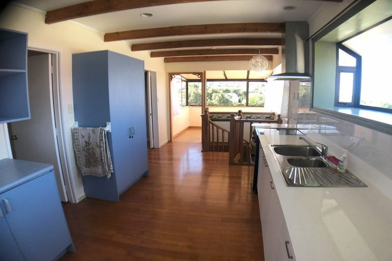 Photo of property in 61 Raleigh Road, Northcote, Auckland, 0627