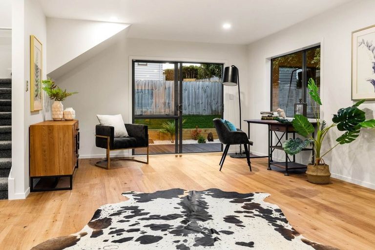 Photo of property in 45a Forrest Hill Road, Milford, Auckland, 0620