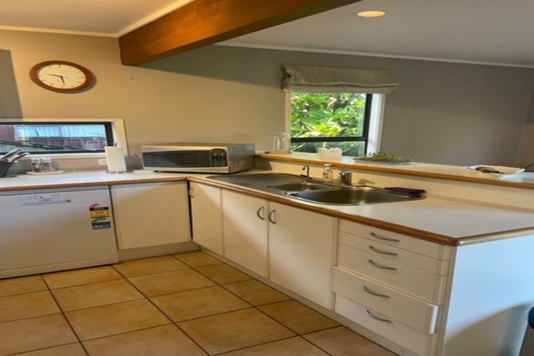 Photo of property in 2/166 Rangatira Road, Beach Haven, Auckland, 0626