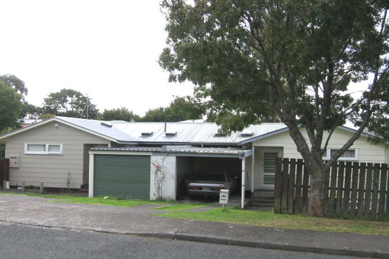 Photo of property in 18a Fairclough Road, Beach Haven, Auckland, 0626