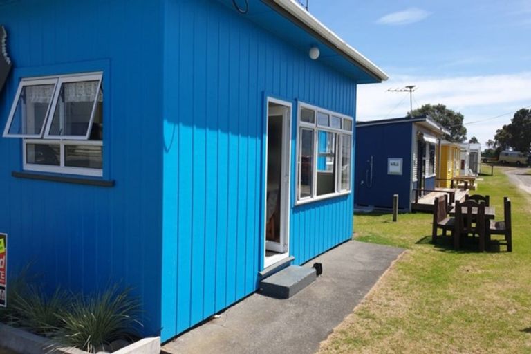 Photo of property in 11 Second Avenue, Urenui, 4377