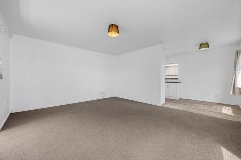 Photo of property in 2/103 Chichester Drive, Rosehill, Papakura, 2113