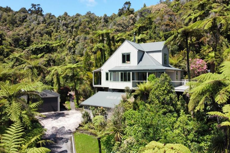 Photo of property in 19 Loris Place, Karoro, Greymouth, 7805