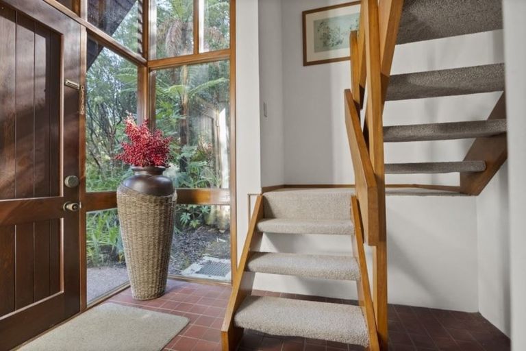 Photo of property in 37 Mappin Place, Chatswood, Auckland, 0626