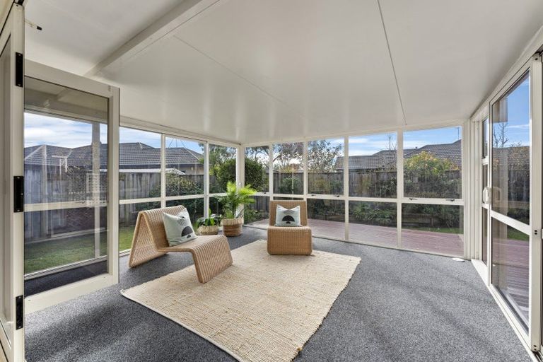 Photo of property in 6 Daniel Place, Kelvin Grove, Palmerston North, 4414