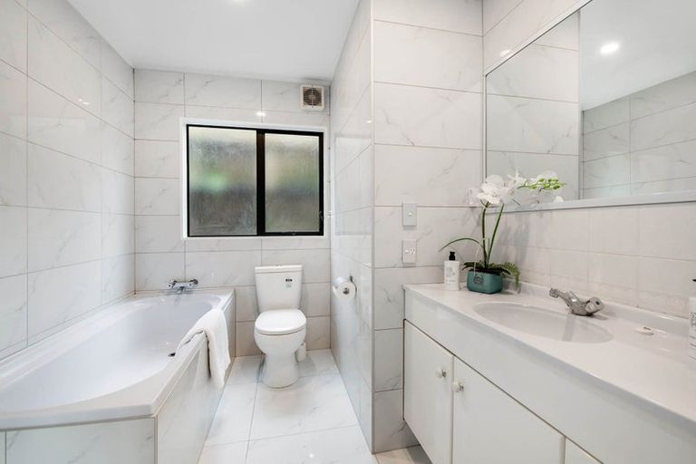 Photo of property in 2/13 Greenridge Court, Glenfield, Auckland, 0629