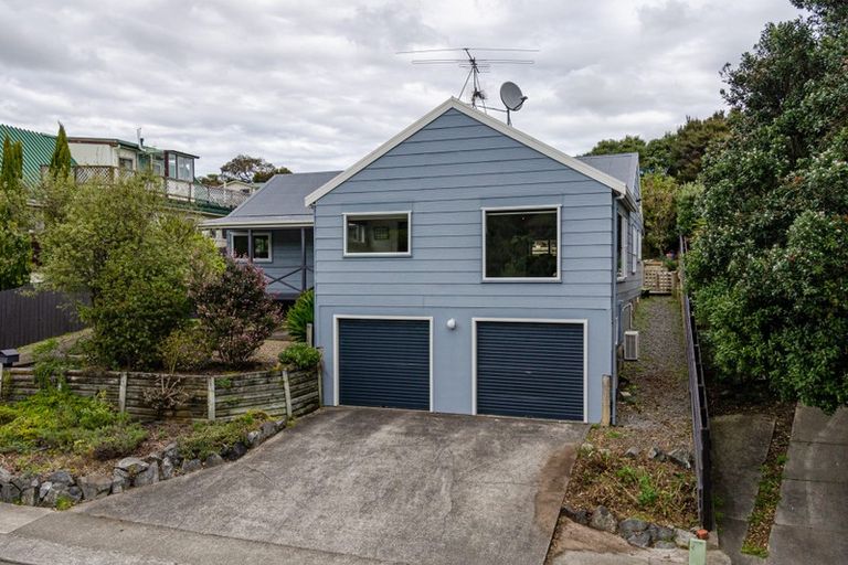 Photo of property in 52 Grays Road, Plimmerton, Porirua, 5026