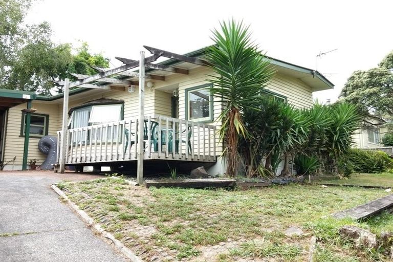Photo of property in 69 Rangeview Road, Sunnyvale, Auckland, 0612