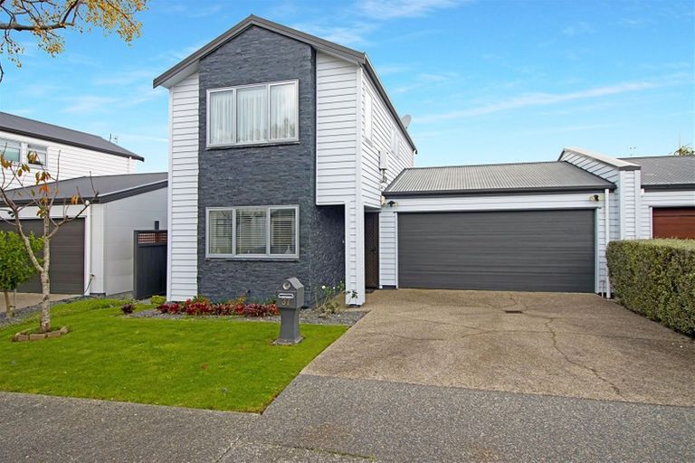 Photo of property in 37 Vinograd Drive, Te Atatu Peninsula, Auckland, 0610