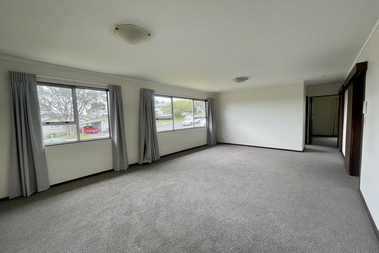 Photo of property in 93 Stewart Drive, Newlands, Wellington, 6037